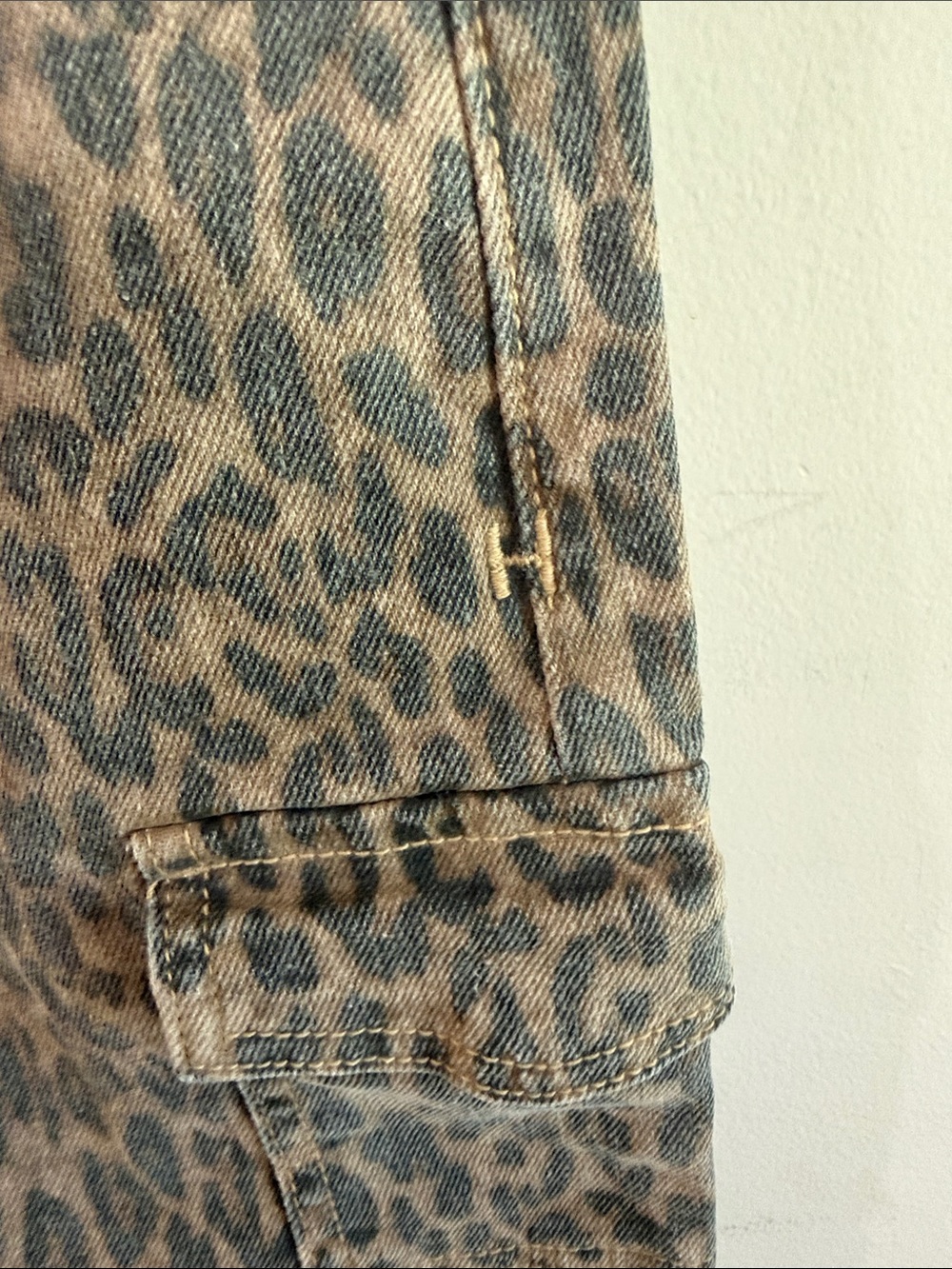 Hidden Leopard Print Wide Leg Cargo Jeans - Gray/Brown - Picture 2 of 11